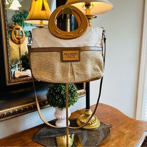 RELIC BRAND COLLECTION ESTABLISHED 1992 WHITE TAN CANVAS WOODEN HANDLE GOOD COND